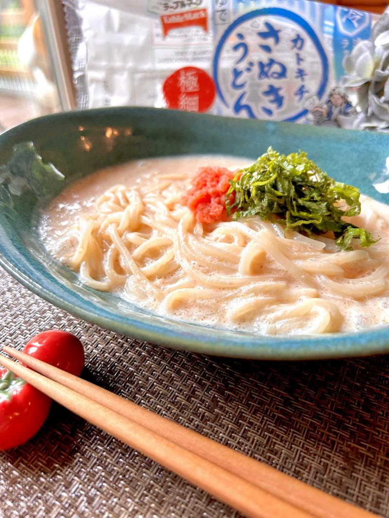 食材として使用したカトキチ極細さぬきうどん３食も一緒に写した明太クリームうどん