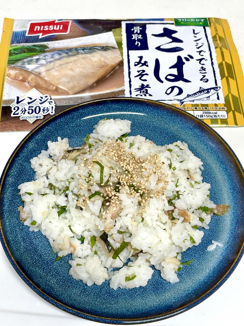 食材として使用した今日のおかず レンジでできる さばのみそ煮も一緒に写した鯖の味噌煮梅しそ混ぜご飯