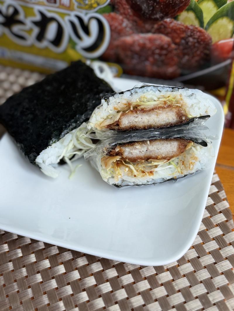 食材として使用したほしいぶんだけ みそカツも一緒に写したみそカツおにぎらず