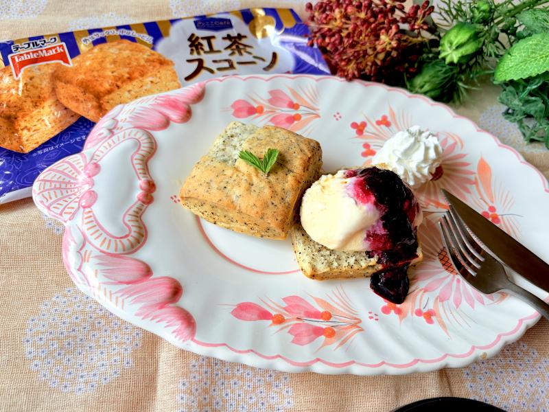 食材として使用したここCafe 紅茶スコーンも一緒に写した紅茶のスコーン　バニラアイスのせ