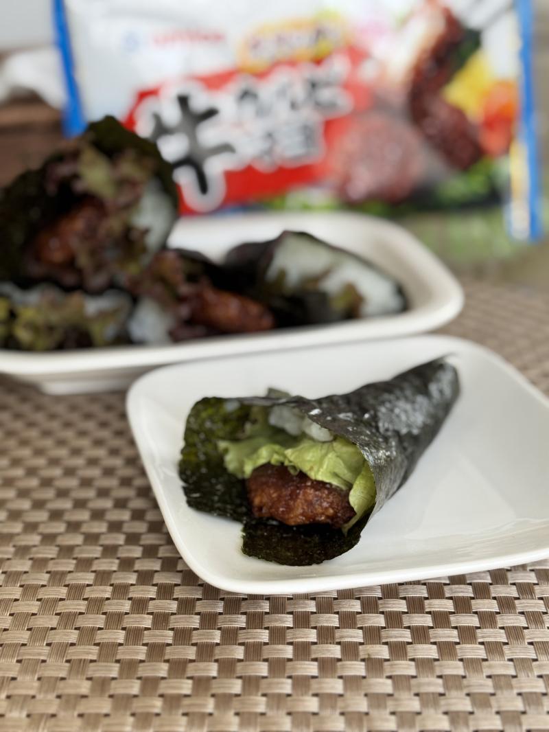 食材として使用した牛カルビマヨも一緒に写した手巻き牛カルビマヨ