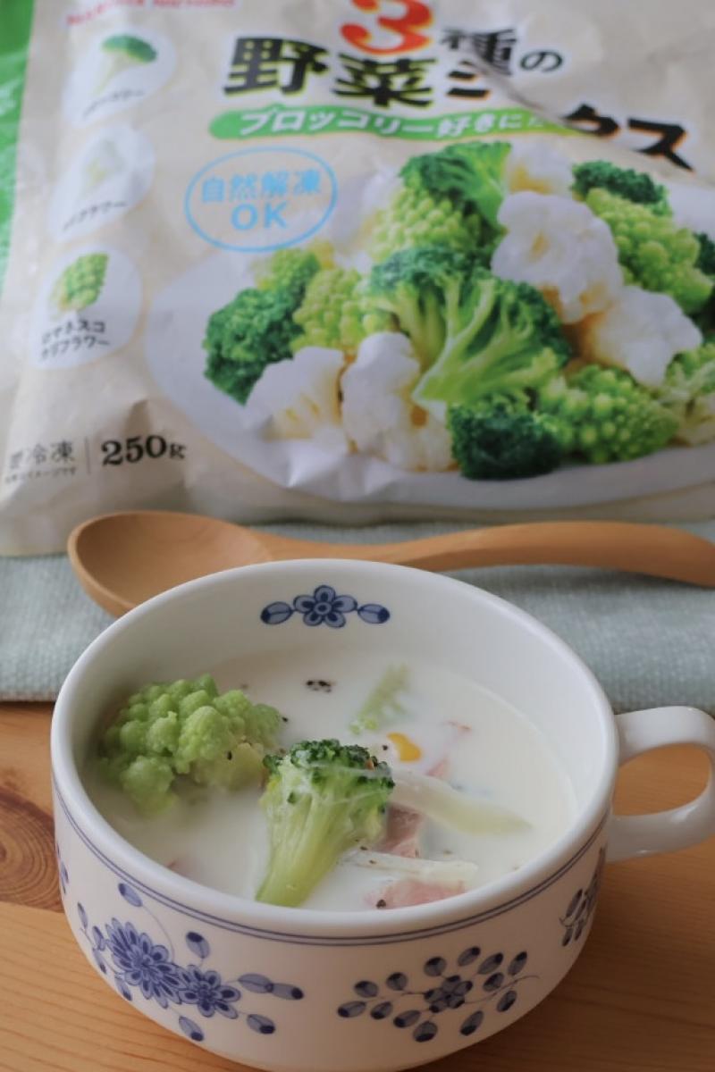 食材として使用した3種の野菜ミックスも一緒に写したこりこり食感♪野菜の豆乳スープ