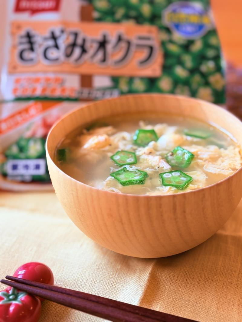 食材として使用したきざみオクラも一緒に写したオクラと卵の鶏だしスープ