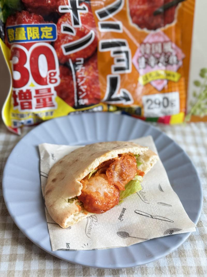 食材として使用した今日のおかず ヤンニョムチキンも一緒に写したヤンニョムチキンのピタパン