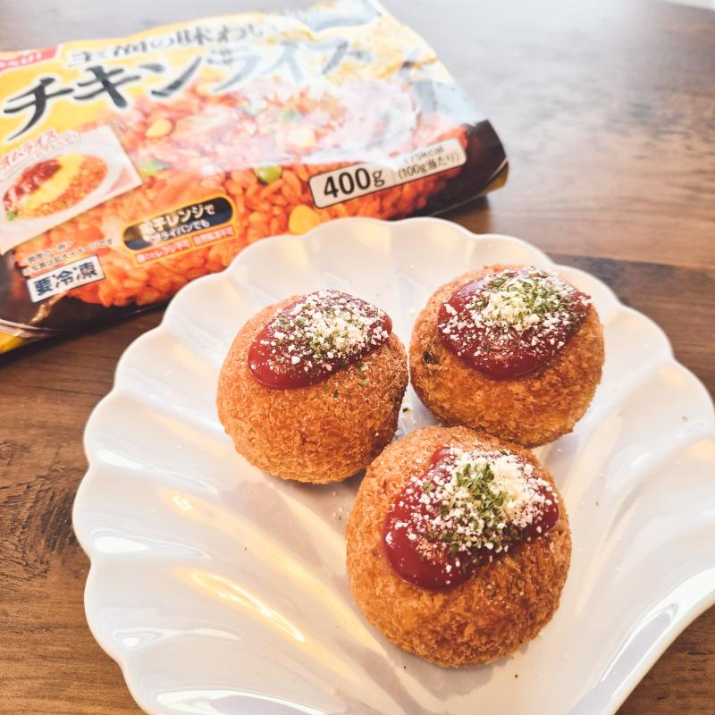 食材として使用した至福の味わい チキンライスも一緒に写したチーズライスコロッケ