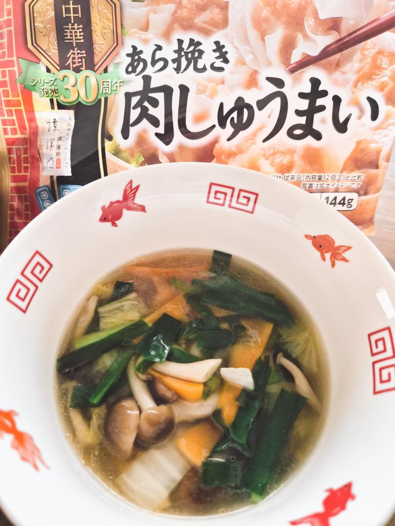 食材として使用したあら挽き肉しゅうまいも一緒に写した焼売野菜スープ
