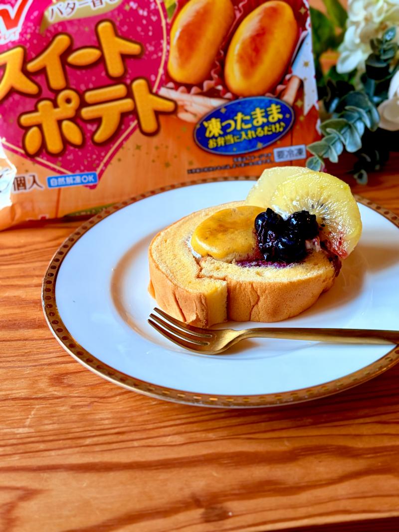 食材として使用したスイートポテトも一緒に写したスイートポテトロールケーキ