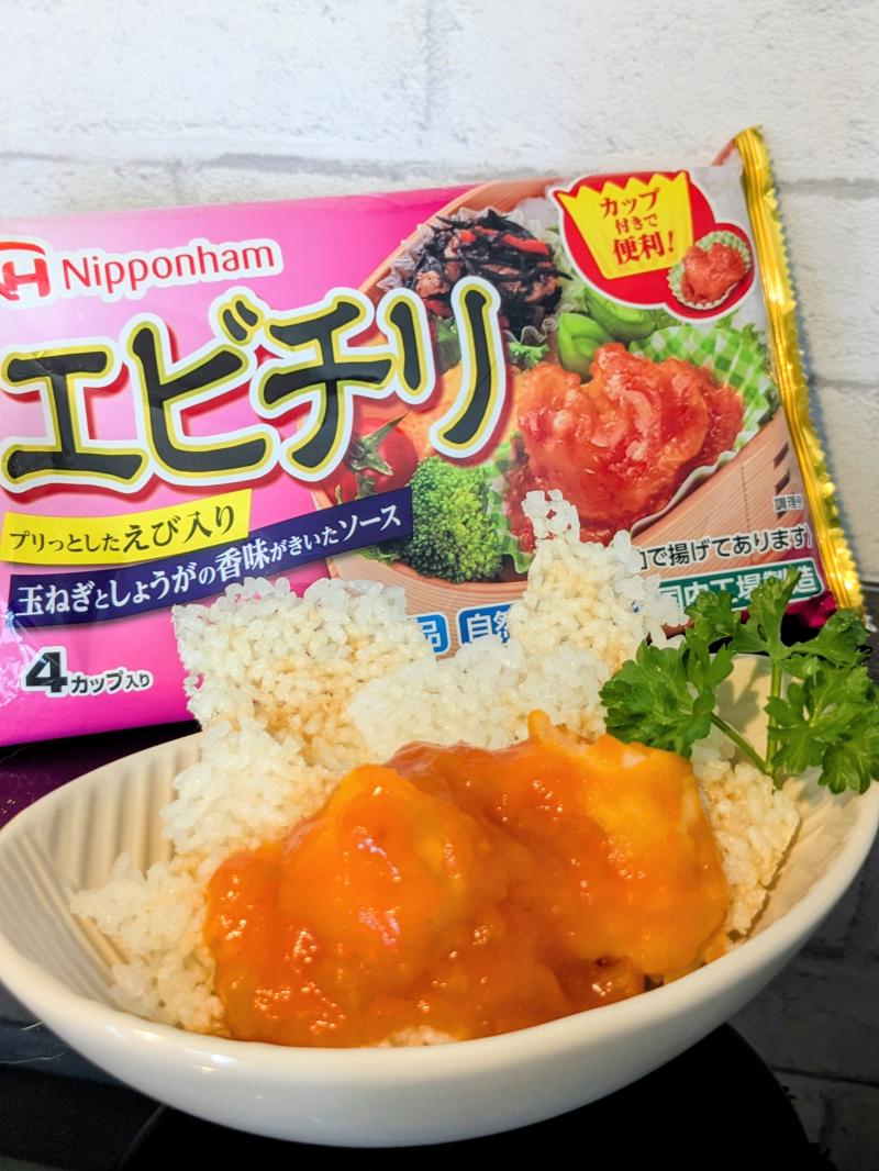 食材として使用したエビチリも一緒に写したおこげのエビチリあんかけ