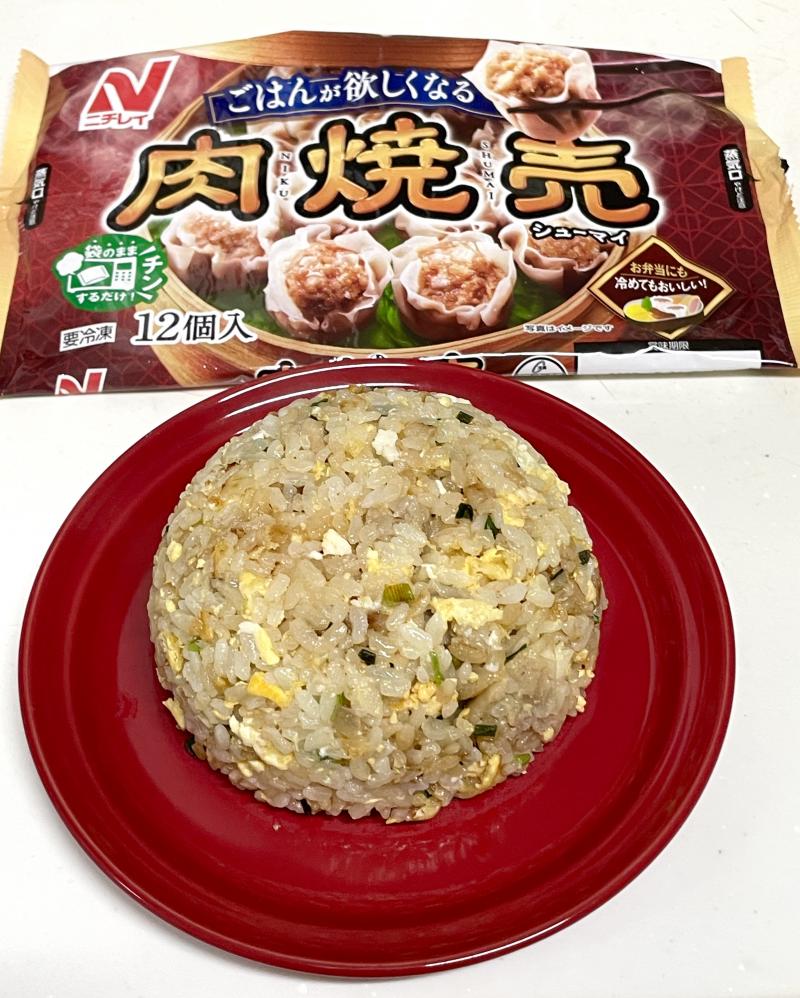 食材として使用した肉シューマイも一緒に写した肉シューマイ焼飯