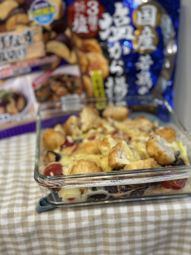 食材として使用した国産若鶏の塩から揚げ 250gも一緒に写した鶏と揚げなすのチーズ焼き