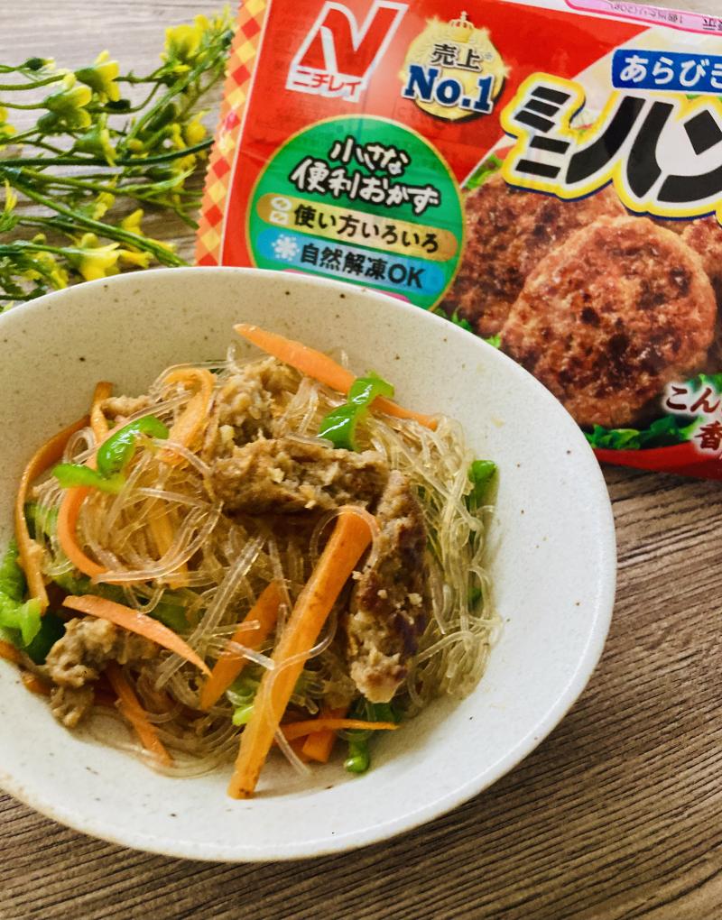 食材として使用したミニハンバーグも一緒に写したミニハンバーグ入りチャプチェ