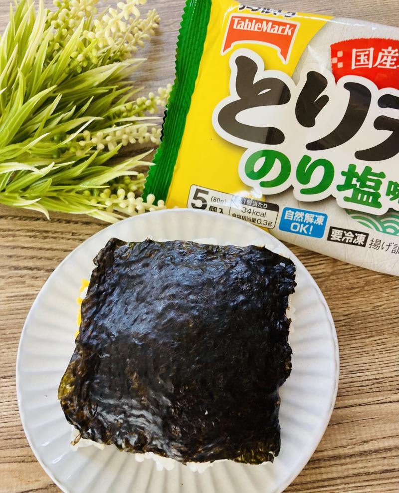 食材として使用したとり天 のり塩味も一緒に写したとり天おにぎらず