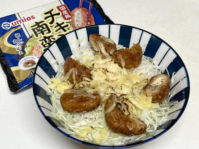 食材として使用したチキン南蛮も一緒に写したチキン南蛮炙りチーズ丼