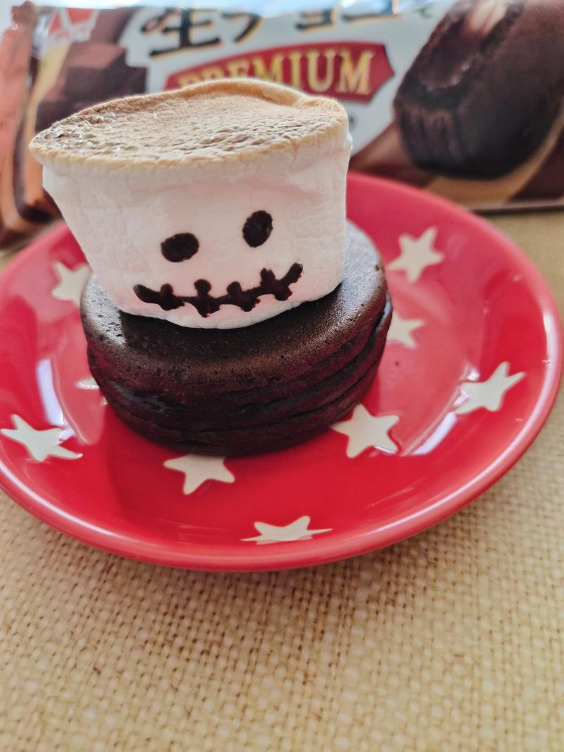 食材として使用した今川焼(とろける生チョコ仕立て プレミアム)も一緒に写したスモア風おばけ今川焼