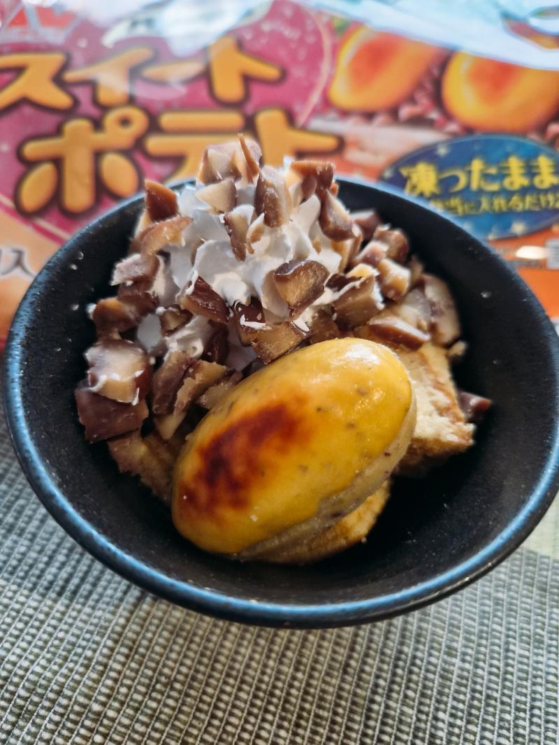 食材として使用したスイートポテトも一緒に写した秋の味覚お芋と栗のミニパフェ
