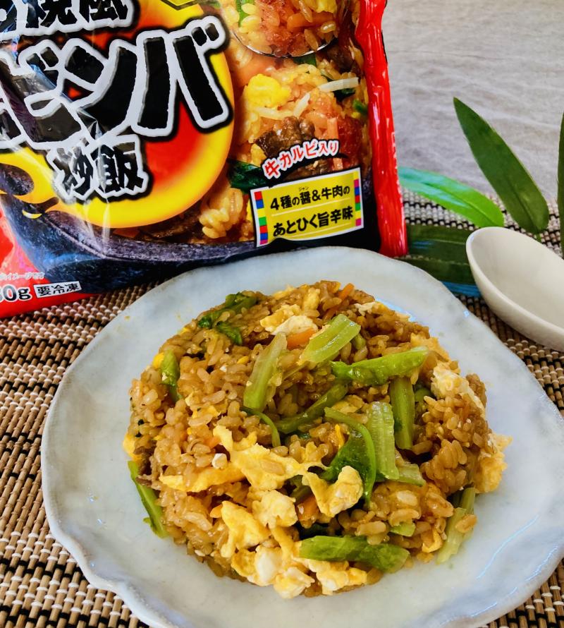 食材として使用した石焼風ビビンバ炒飯も一緒に写したレタたまビビンバ炒飯
