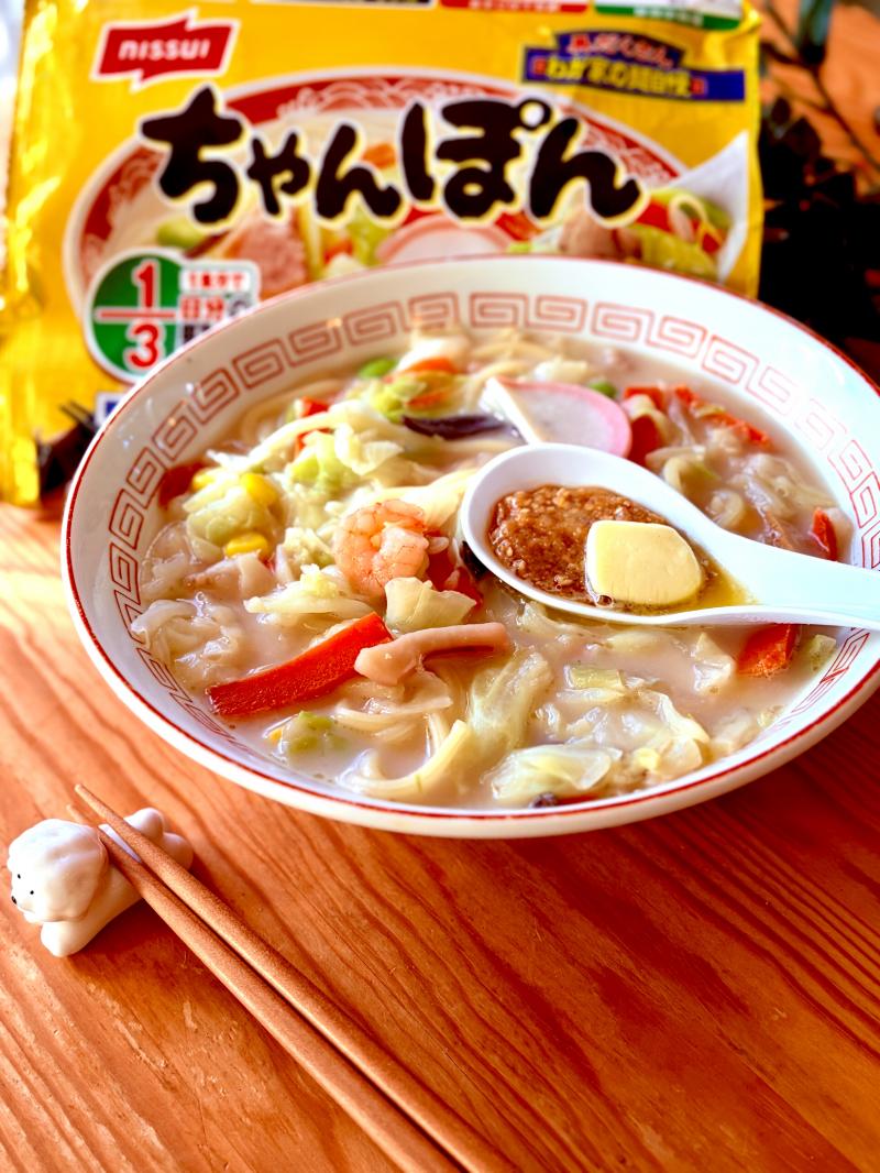 食材として使用したわが家の麺自慢 ちゃんぽんも一緒に写した味噌バターちゃんぽん