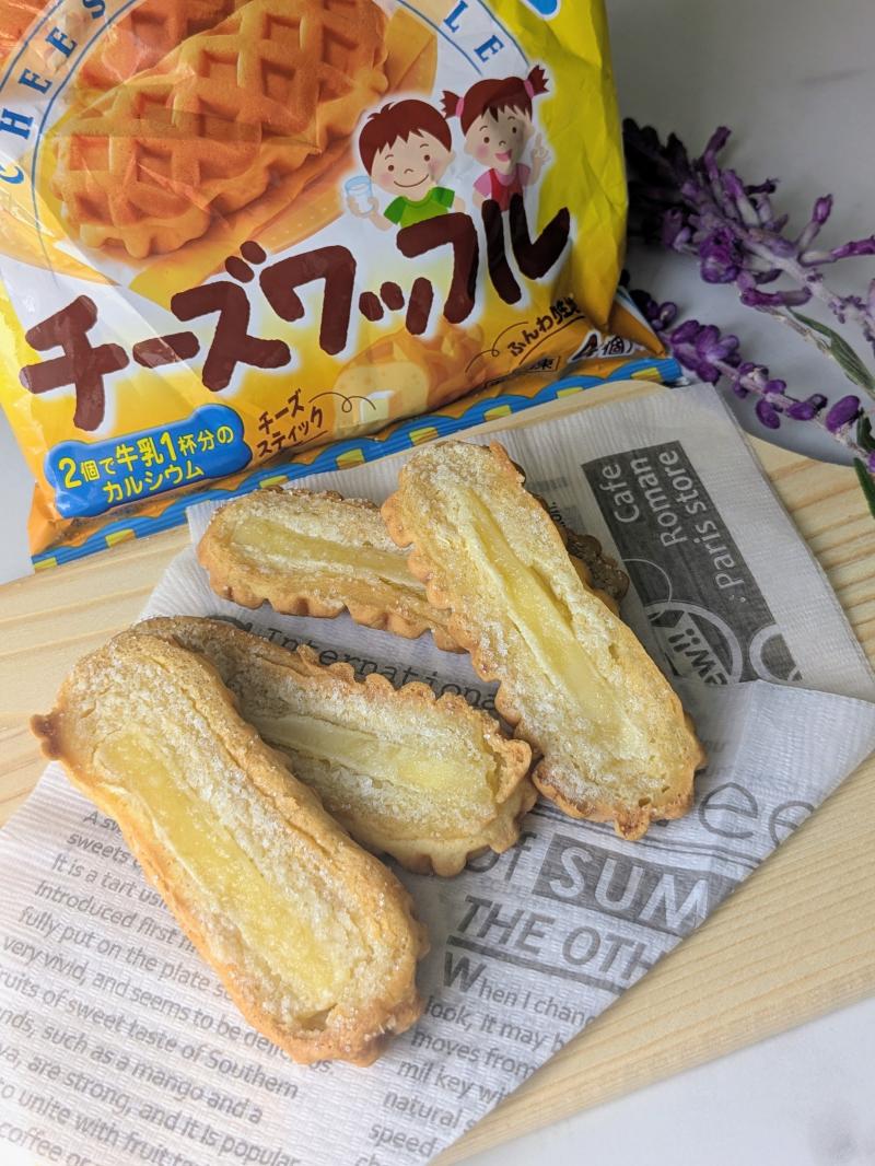 食材として使用したチーズワッフルも一緒に写したチーズワッフルのシュガーラスク