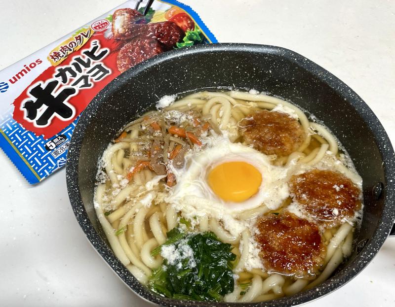 食材として使用した牛カルビマヨも一緒に写した牛カルビ煮込みうどん