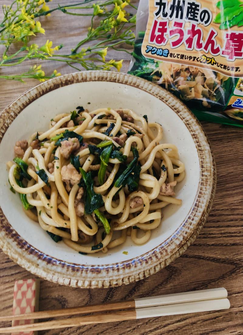 食材として使用したそのまま使える 九州産のほうれん草も一緒に写したほうれん草とひき肉の焼きうどん