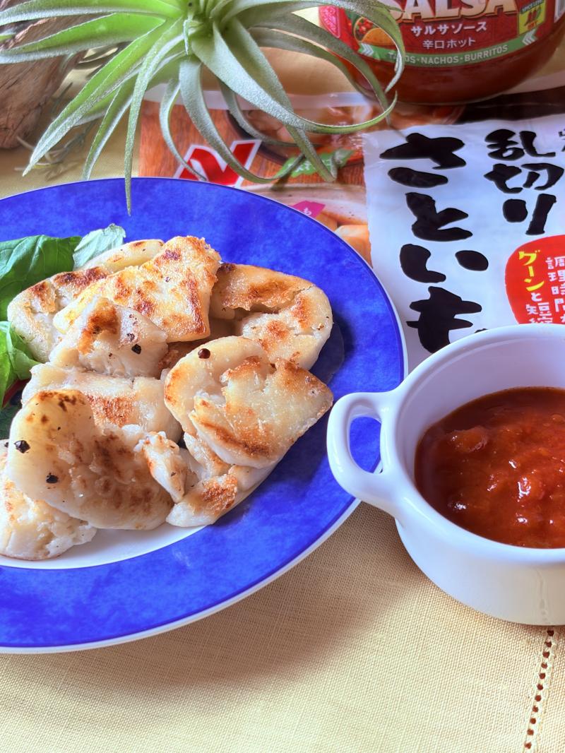 食材として使用した乱切りさといもも一緒に写したフライド里芋