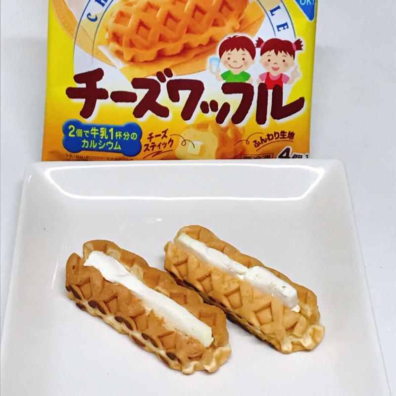 食材として使用したチーズワッフルも一緒に写した香ばしく焼いたクリームチーズワッフル