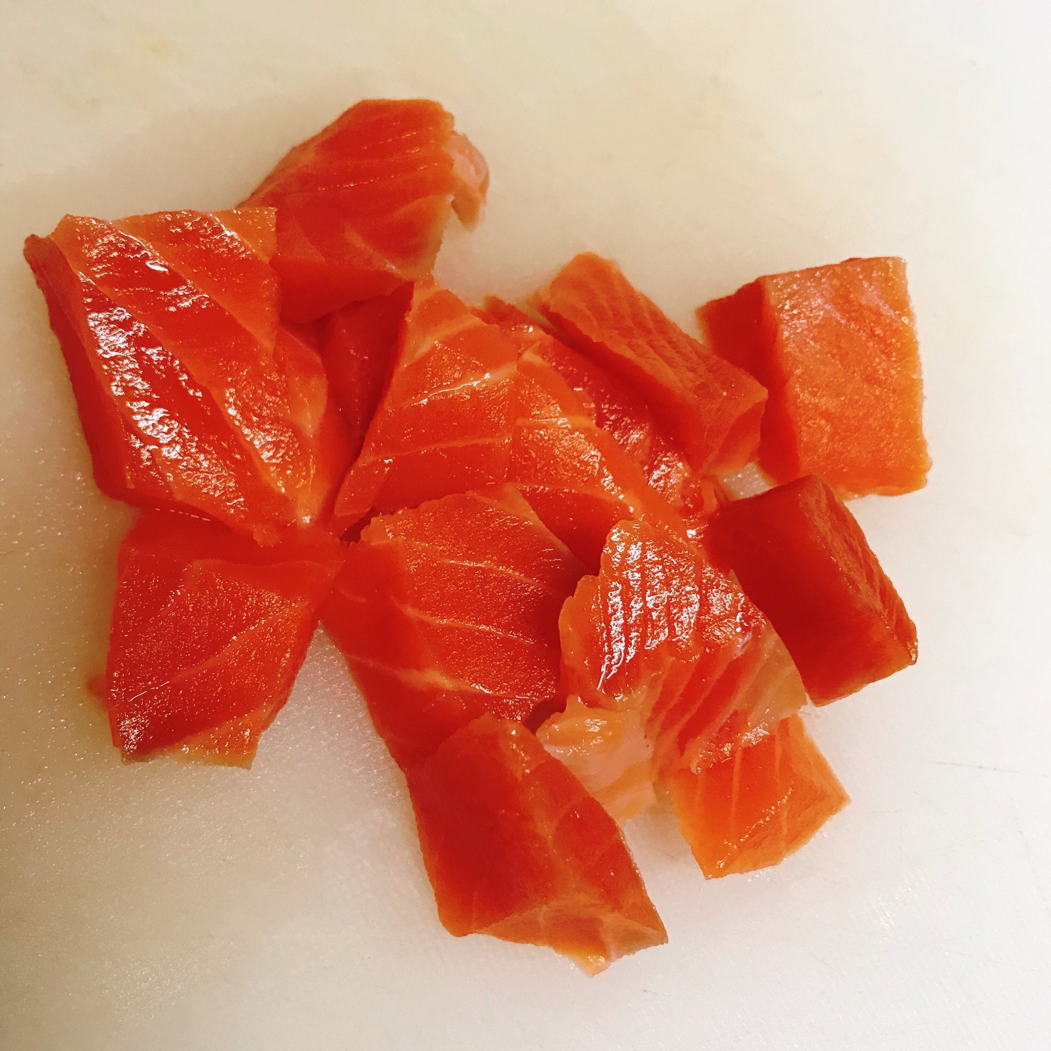 きざみねぎのサーモンポキ|冷食.com