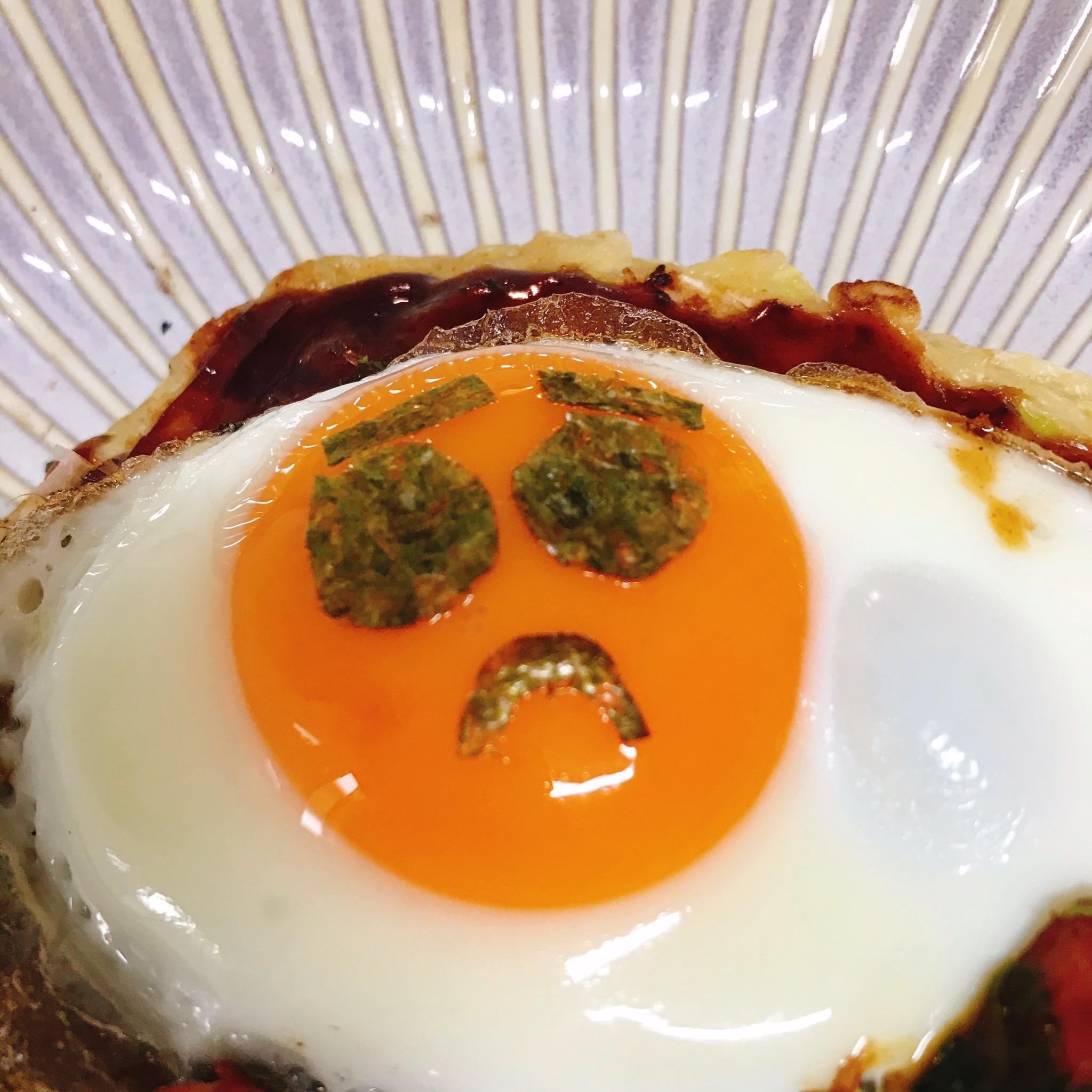 お好み焼目玉焼きのせ|冷食.com